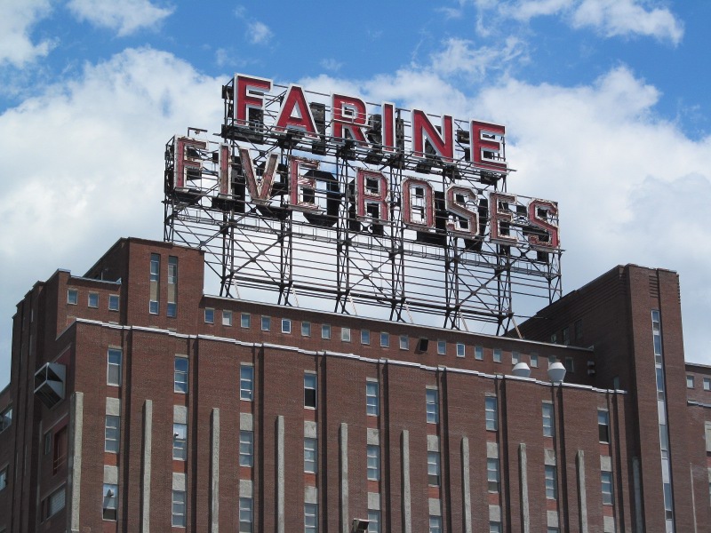 File:Farine Five Roses Montréal.jpg