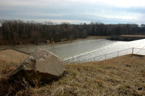 File:2009-03-09 40 -86 morse reservoir spillway southwest.jpg