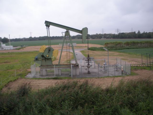 TheXenoreal Geohash 2009-09-28 53 10 OilPump.jpg