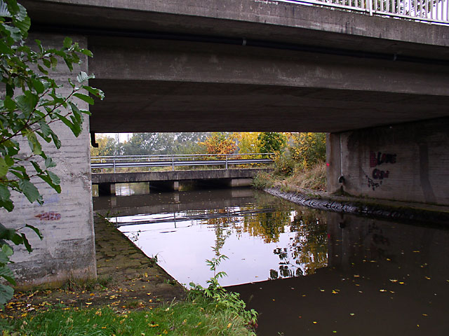 File:2008-10-14 49 12 bridges.jpg