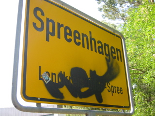 This day's geohash was in the woods - about two kilometers east of Spreenhagen. Apparently someone did not like the fact that Spreenhagen is part of Landkreis Oder-Spree...