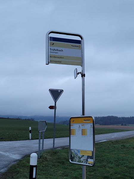 File:1981-02-19 47 8 bus stop.jpg