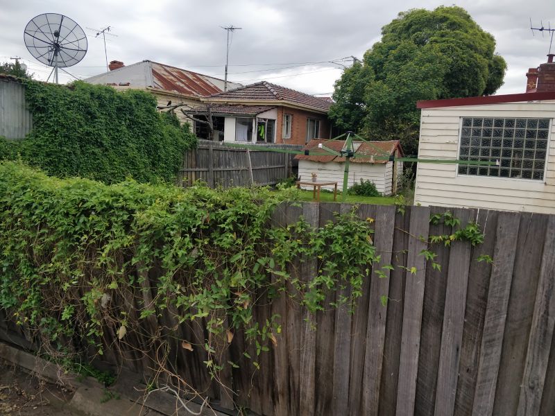 File:Geohash 2019-08-07 -37 144 Fence.jpg