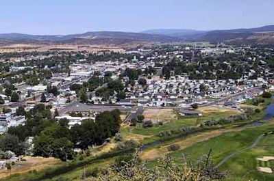Caption:Prineville, Oregon is the only major town in the graticule that bears its name.