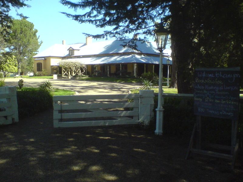 File:2012-10-02 -35 149 Lanyon.JPG