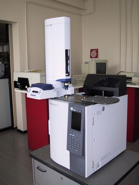 File:Gaschromatograph.jpg