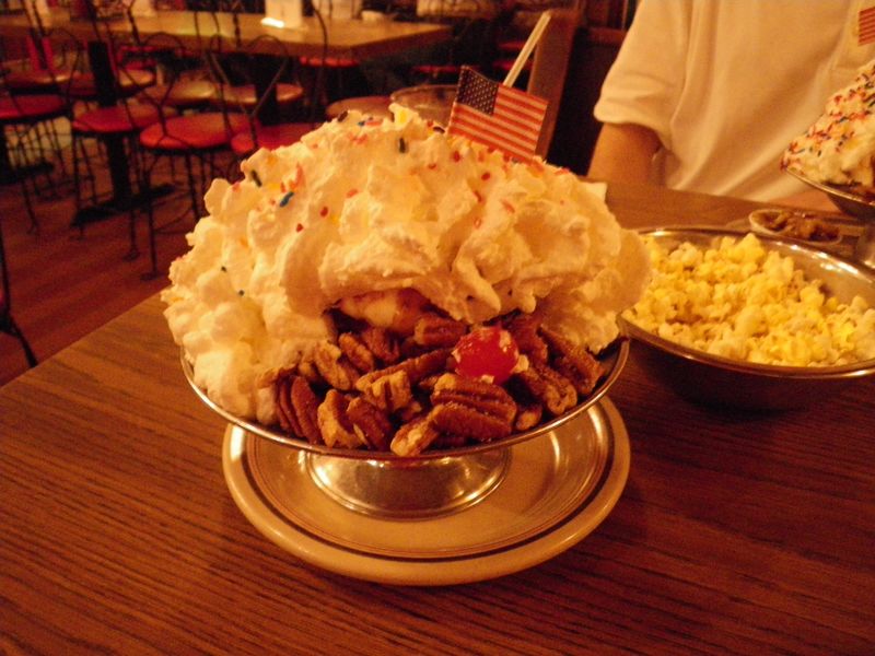 2010-10-28 26 -80 sundae.JPG