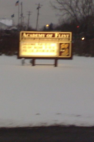 File:2008-12-17 43 -83 School Sign.JPG