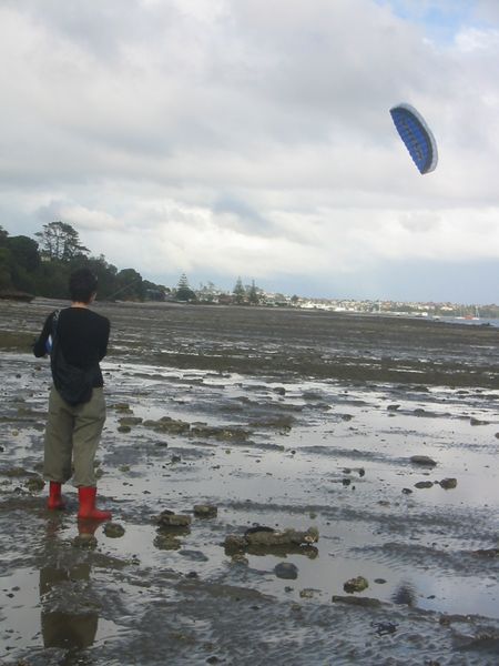 File:2010-08-08 -36 174 Fly a kite.jpg