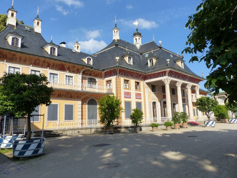 File:2016-06-30 51 13 schloss1.jpg