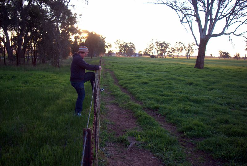 File:Adamclimbingfence20090724s36e146.jpg