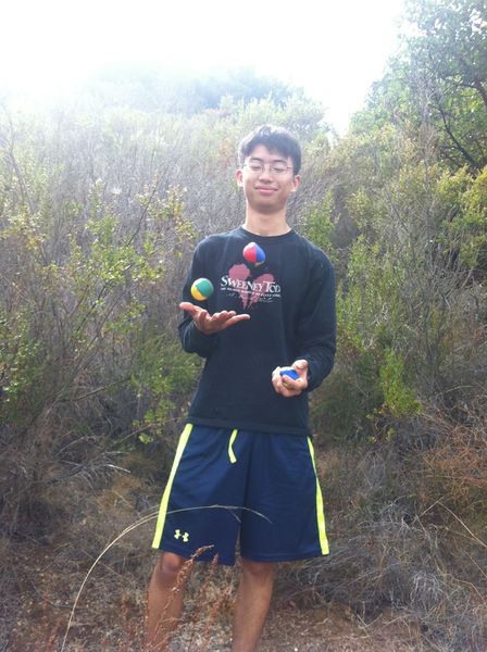 File:2015-09-27 37 -122 ArthurJuggling.jpg