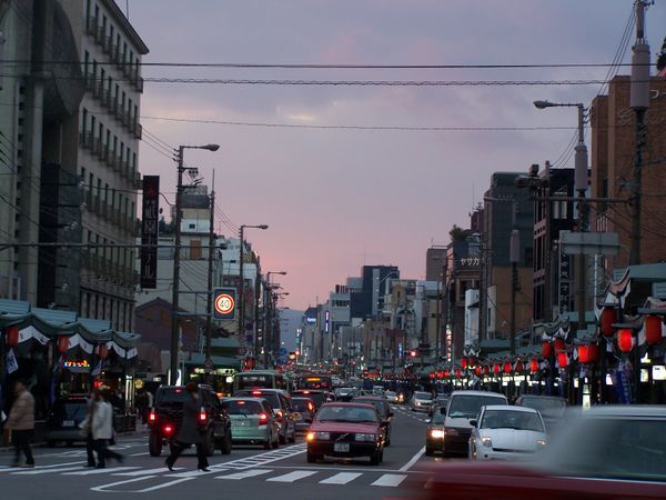 2008-12-28-shijo dori.JPG