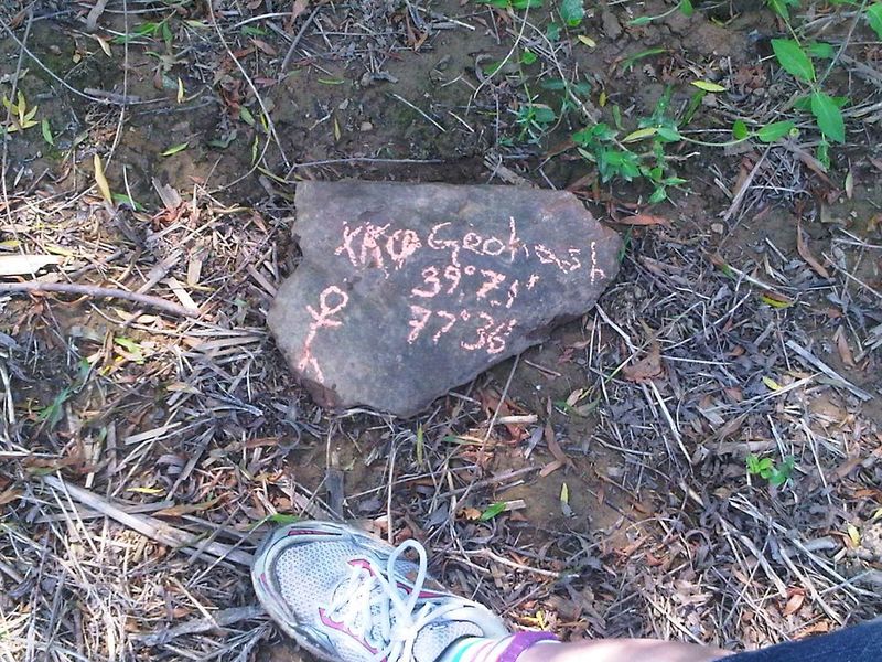 File:2011-05-30 39 -77 A rock with foot.jpg