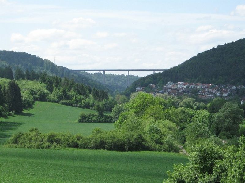 File:2009-05-16 48 8 Neckartalbruecke.jpg