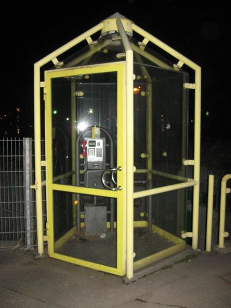 File:2010-03-19 48 9 Phonebox.jpg