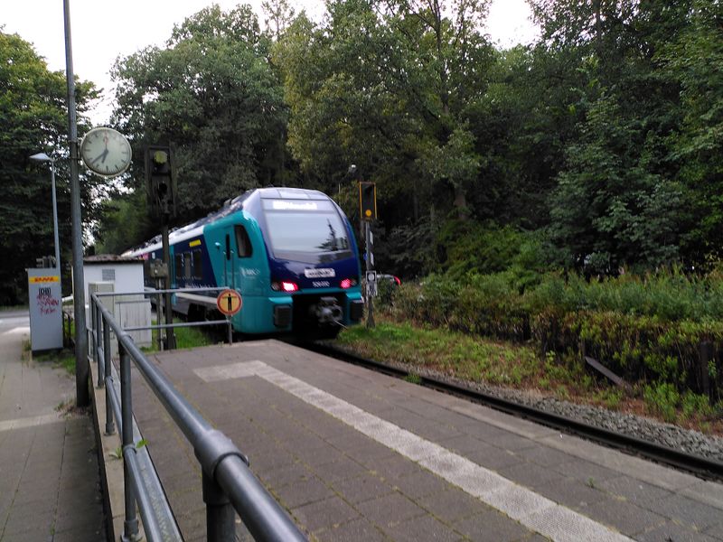 File:2024-09-19 54 09 train-departing.jpg